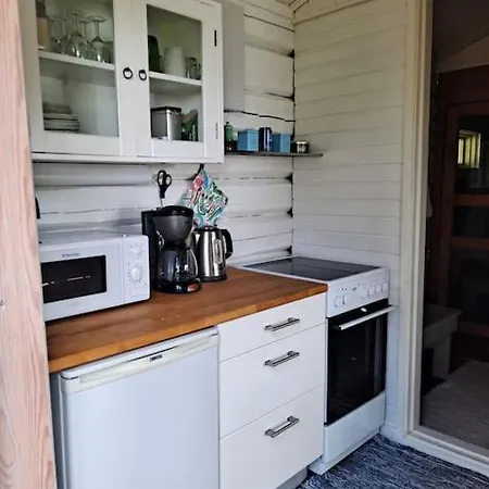 Log In A Beautiful Seaside Location 木屋 *